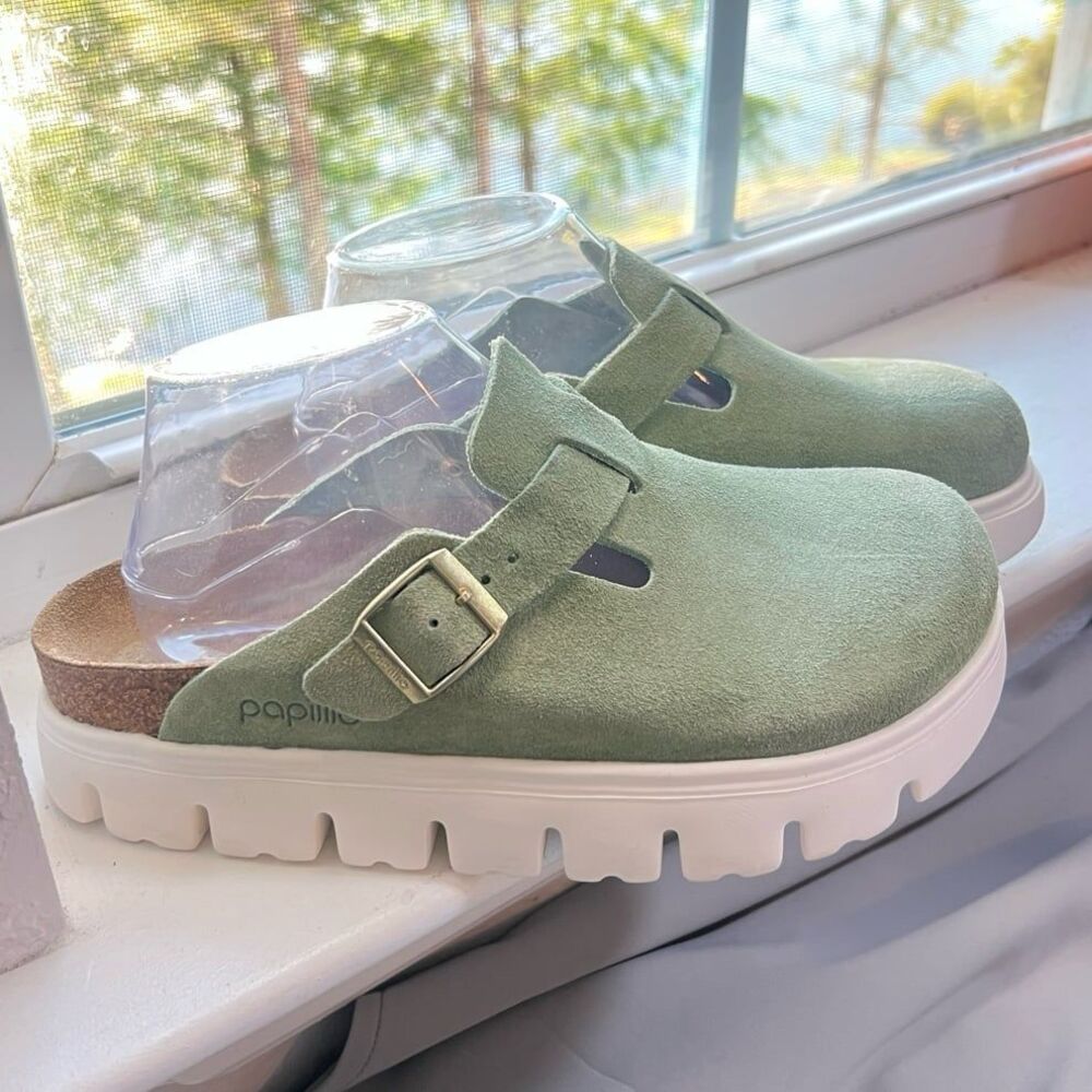 Papillio by Birkenstock Boston Chunky Suede Platform Clogs in Faded Lime Size 38
